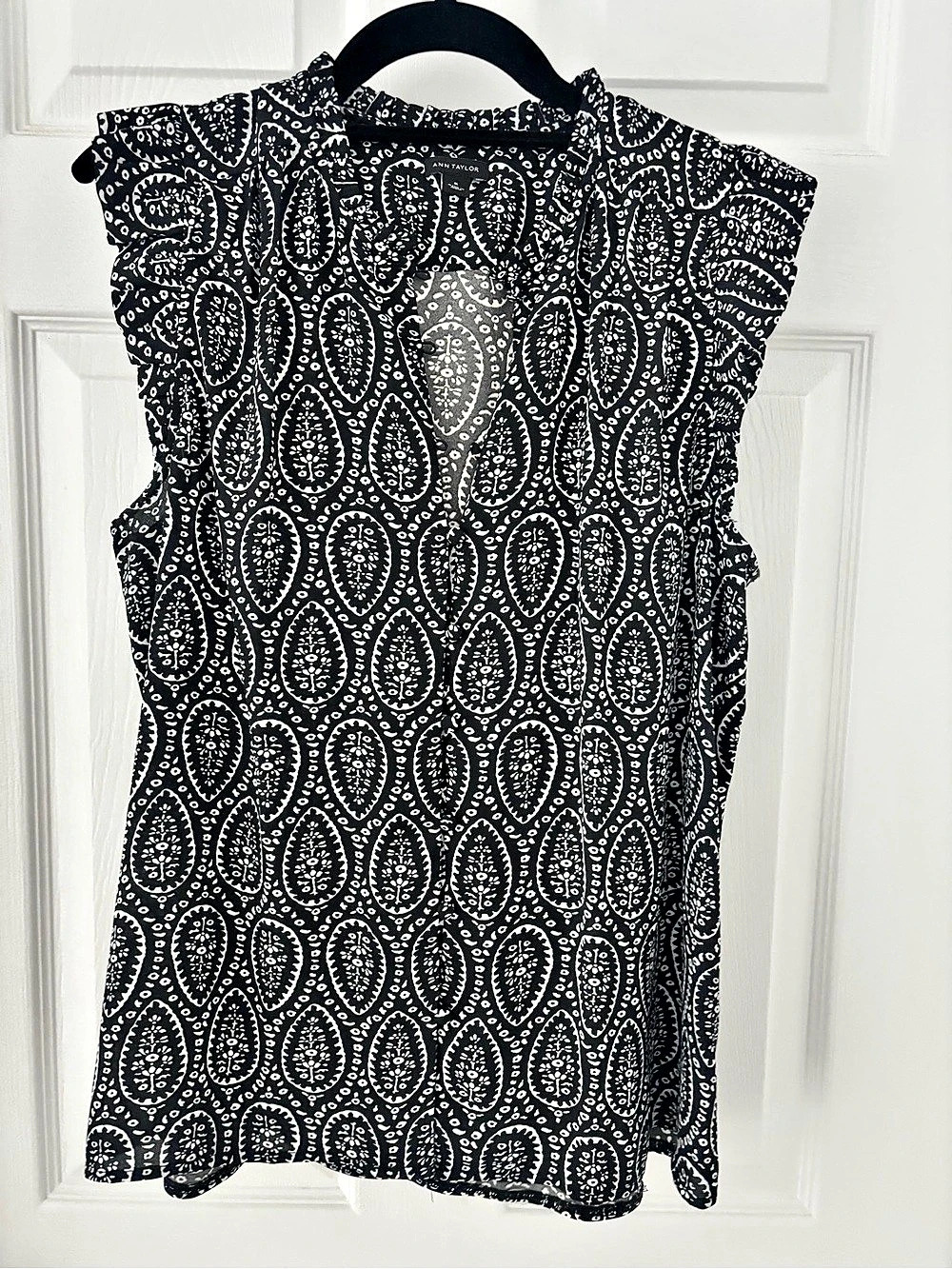 Ann Taylor Paisley Blouse in Black & White Like New